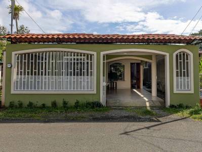 Casa remodelada asequible en Naranjito