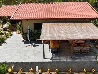 Casa lista para habitar con lote adicional en Rancho Las Lomas cerca de Quepos.