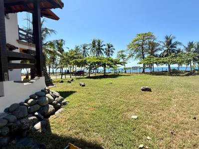 Excelente oportunidad de inversión en propiedad mixta frente al mar en Playa Hermosa
