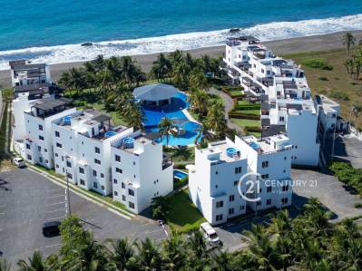 Coastal Luxury Retreat: Ocean-View Penthouse with Private Jacuzzi