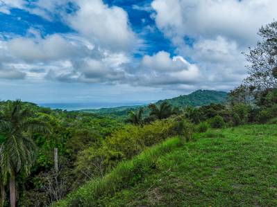 Impresionante propiedad de 3.6 acres con vista al mar en Dominical, Costa Rica