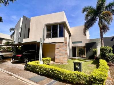 🏡 ¡Casa en alquiler en La Guácima de Alajuela