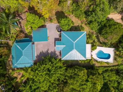 Casa con vista al mar en Escaleras y casa de huéspedes.