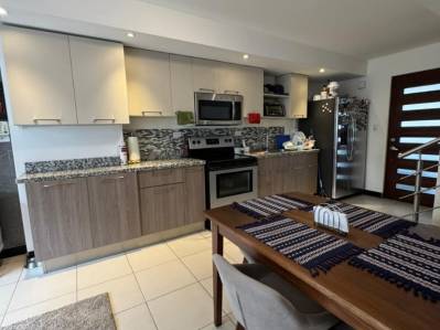¡Se Alquila! Casa en Condominio Avenir – Santa Rosa, Santo Domingo - ₡600.000 mensuales
