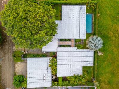 Casa de playa estilo balinés con casita de 2 habitaciones