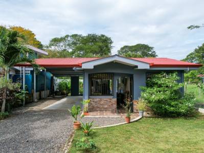 Encantadora casa en Uvita con piscina privada y fácil acceso a todo.