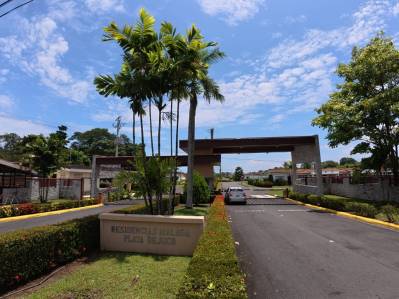 Venta de exclusiva casa en Playa Bejuco, recién remodelada, lista para disfrutar