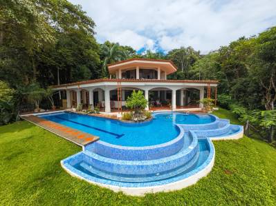 Retiro de lujo con vista al mar en comunidad cerrada y segura