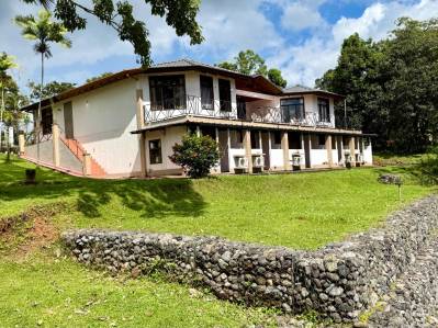 Hotel ecológico de lujo y refugio natural en venta con gran cascada privada – 89 hectáreas