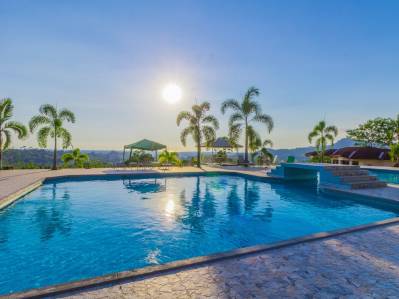 OSA Golf - ¡Penthouse de 2 habitaciones y 2 baños! Incluye membresía de golf.