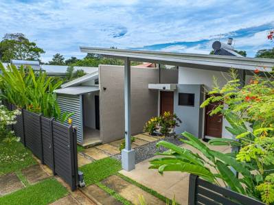 Casa Uvita en Jardines del Sol con piscina privada y suites dobles
