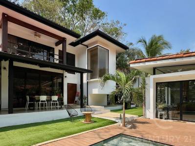 Modern home with guest house - Property for Sale in Guanacaste - Real Estate Costa Rica