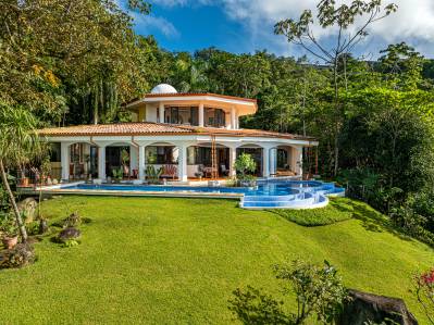 Secluded Paradise: Exquisite Estate with Stunning Vistas and Whale’s Tail Views