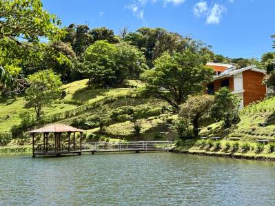 Burbi Lake Lodge: hotel boutique de naturaleza, bienestar y retiro en venta