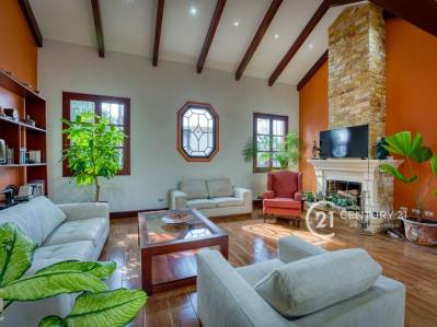 Spacious 5-Bedroom House with Pool in Gated Community