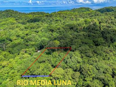 Lote en la selva con borde de río – Camine hasta Plaza Ventanas, Ojochal