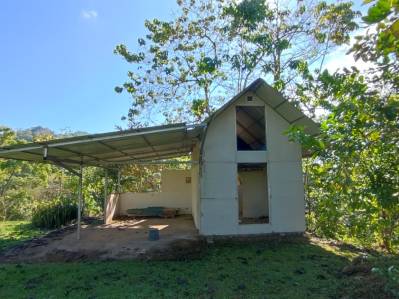 Lote con cabaña para reparar Venta en Bijagual de Carara – 1,731 m² con Vista a las Montañas