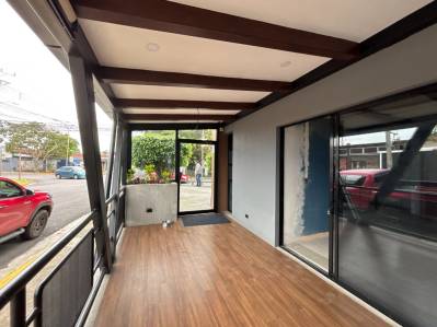 133 m² commercial premises, corner facing the street, Escalante neighborhood