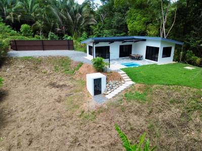 Casa moderna en venta a solo minutos del agua: ¡lista para mudarse!