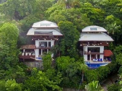 TROPICAL BALINESE ​STYLE LUXURY RENTAL