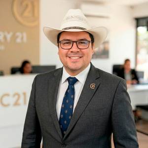 Moisés Mora Chaves : Agent