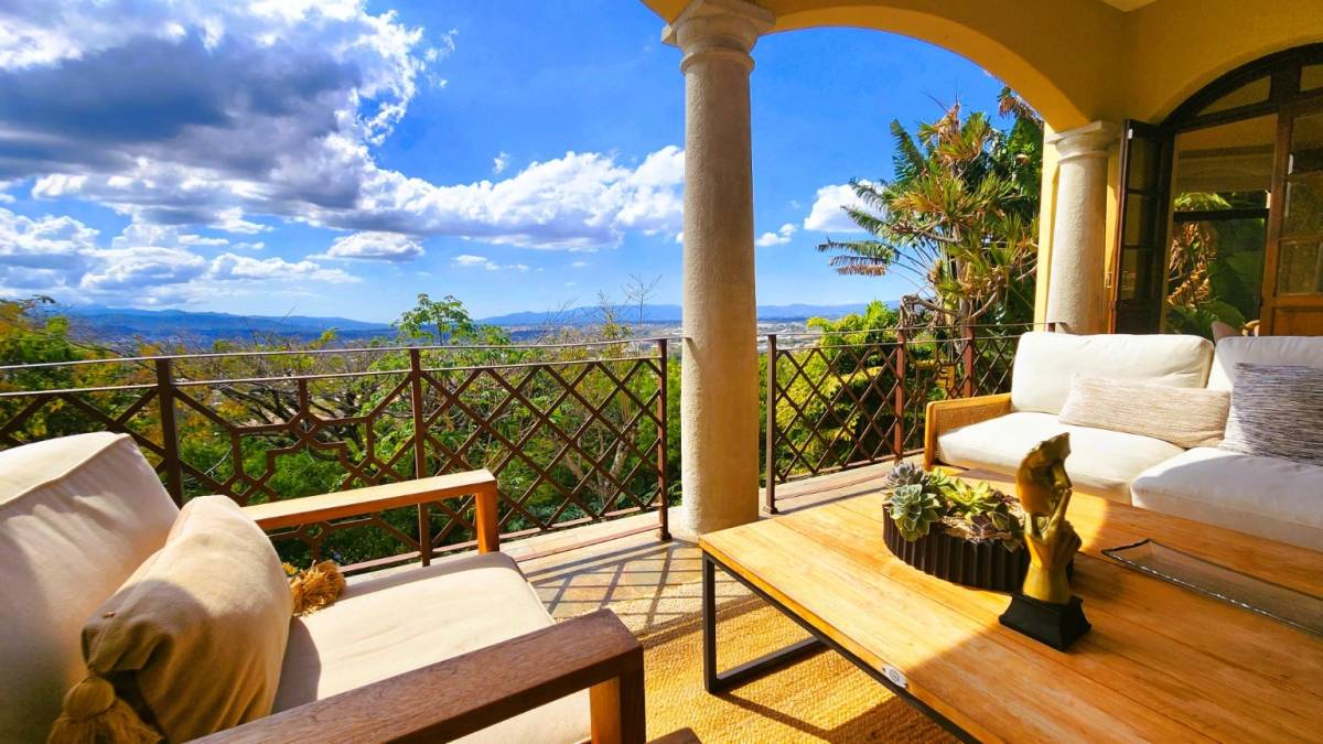 House in Santa Ana, Santa Ana for Sale. ID 582898. Photo 1