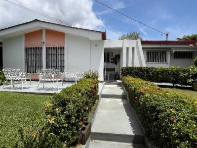 Venta de vivienda con potencial comercial