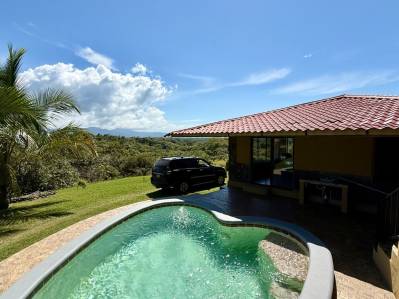 Laguna Pacifica – Casa con vistas al mar en Guacalillo, con cinco lotes adicionales incluidas.
