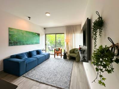 REAL Opportunity! ONLY Apartment for Sale, Parkfront in Rohrmoser