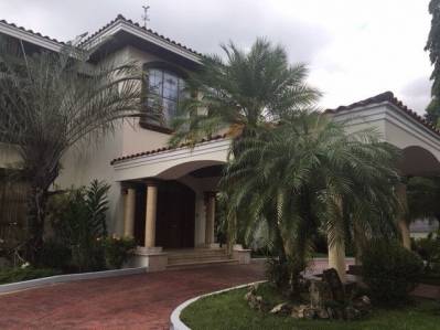 CASA DE LUJO EN VENTA, ALTOS DEL GOLF, CERCA DEL PARQUE OMAR1800 m² DE TERRENO - JAC