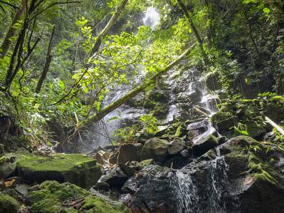 Paraíso fuera de la red en Pueblo Nuevo, Rivas: cascada, bosque y vistas