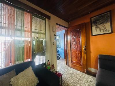 House for Sale in Downtown Esparza, Puntarenas – Ideal for Business or Residential Use
