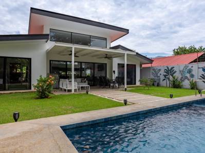Hermosa casa de 3 dormitorios y 2 baños en Playa Uvita, Costa Rica