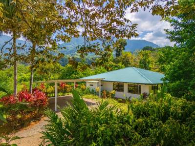 Hermosa Casa Tucán Escape, Tres Ríos, hermosa vista a la montaña con espacio para construir.