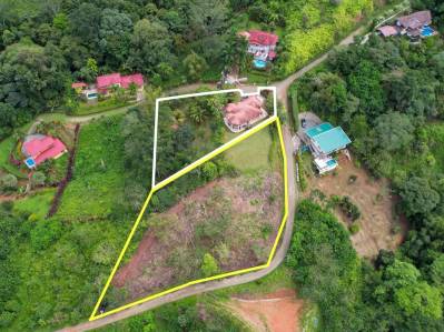 Oportunidad de inversión privilegiada en Ojochal: dos propiedades, infinitas posibilidades