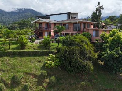 Casas y apartamentos con vista al mar en Uvita