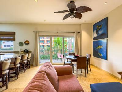 Condominio de Lujo de 2 Habitaciones Frente al Mar en Acqua in Jacó Beach