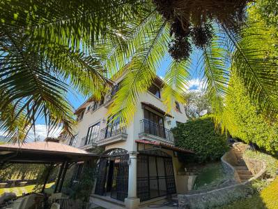 Spectacular luxury house for sale in Guachipelin, Cerro Alto Condominium, next to District 4