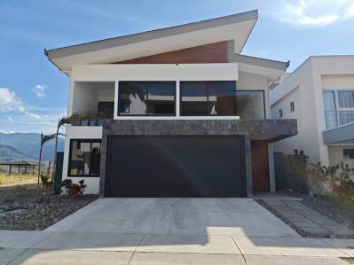 Modern Elegance Meets Lifestyle Living 🏡✨