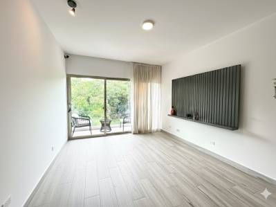 REAL Opportunity! ONLY Apartment for Sale, Parkfront in Rohrmoser