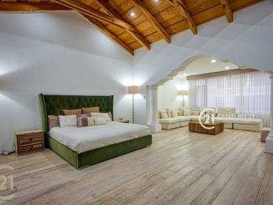 House for Sale – Modern Style with Colonial Touches and Amenities