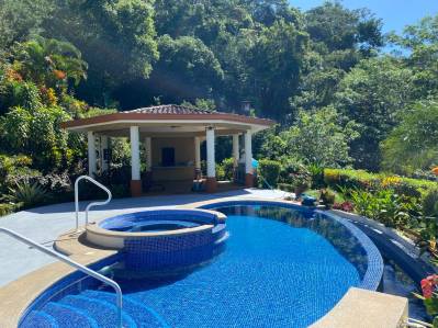 Residencia principal de tres dormitorios bien construida y decorada con gusto cerca de Bijagual