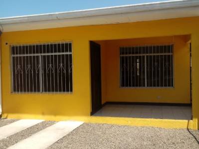 Casa en Venta en Quebrada Ganado con Ingreso por Alquiler 2 habitaciones y 2 parqueos