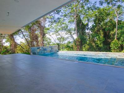 Casa sostenible de lujo en Quebrada Amarilla con vista parcial al mar y piscina privada