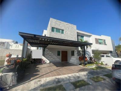 casa-en-condominio en renta