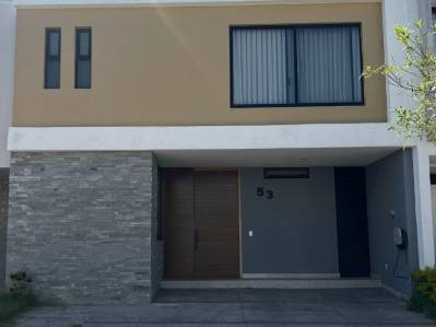 casa-en-condominio en renta