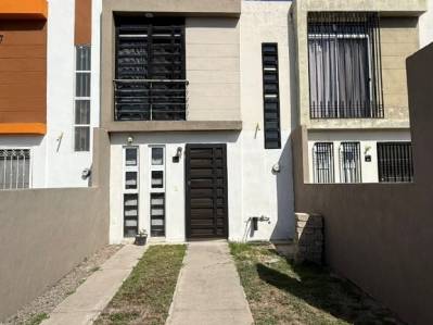 casa-en-condominio en renta