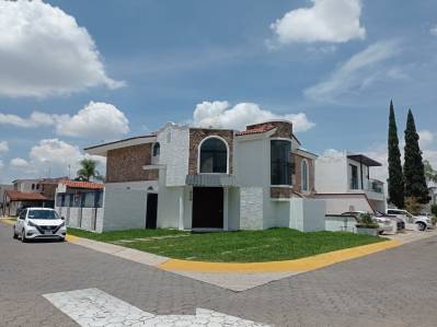 casa-en-condominio en renta