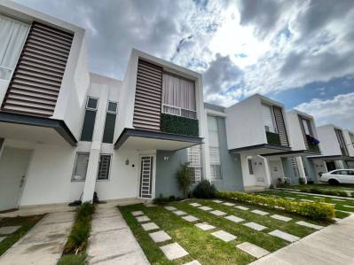 casa-en-condominio en renta